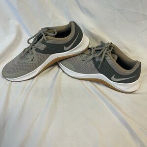 Nike Men's Gray and Black Athletic Shoes